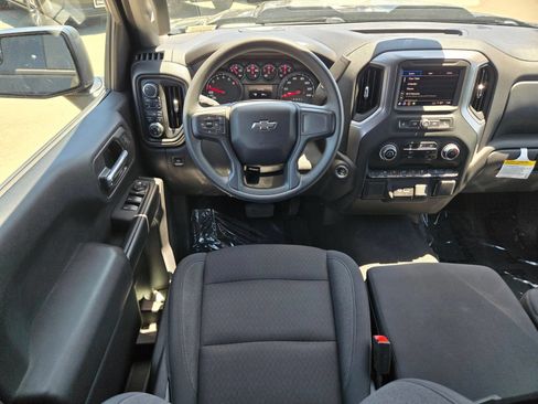 Used 2024 Chevrolet Silverado 1500 Custom Trail Boss w/ Dark Appearance Package AWD/4WD image 17