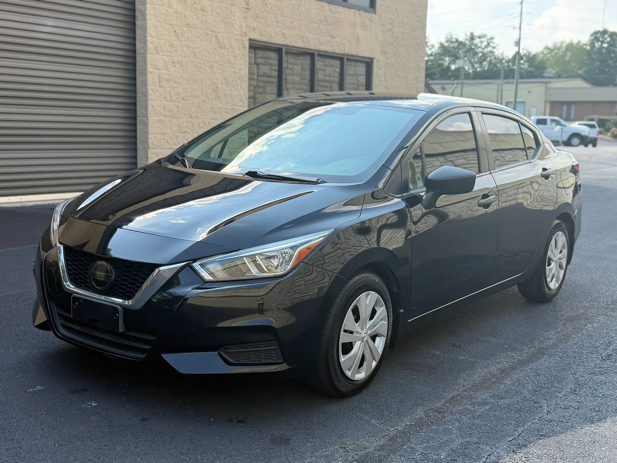 Used 2021 Nissan Versa S FWD image 2