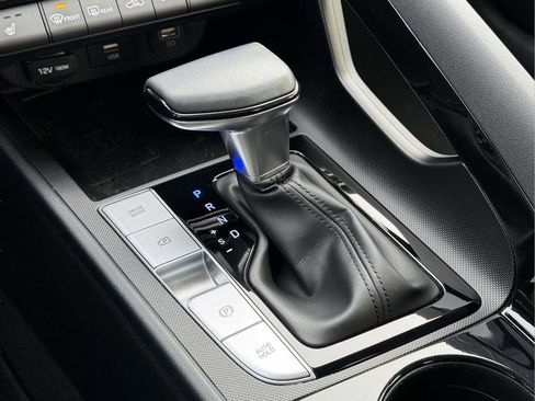 Used 2023 Hyundai Elantra Limited image 6