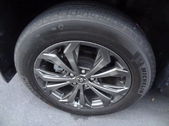 Used 2022 Toyota RAV4 XLE Premium AWD/4WD image 11