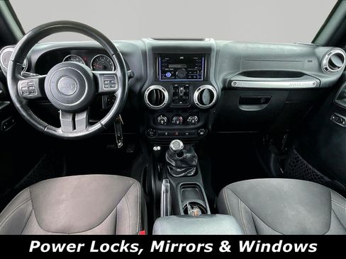Used 2017 Jeep Wrangler Unlimited Sahara w/ Connectivity Group AWD/4WD image 7