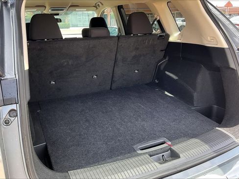 Used 2025 Nissan Rogue SV FWD image 16