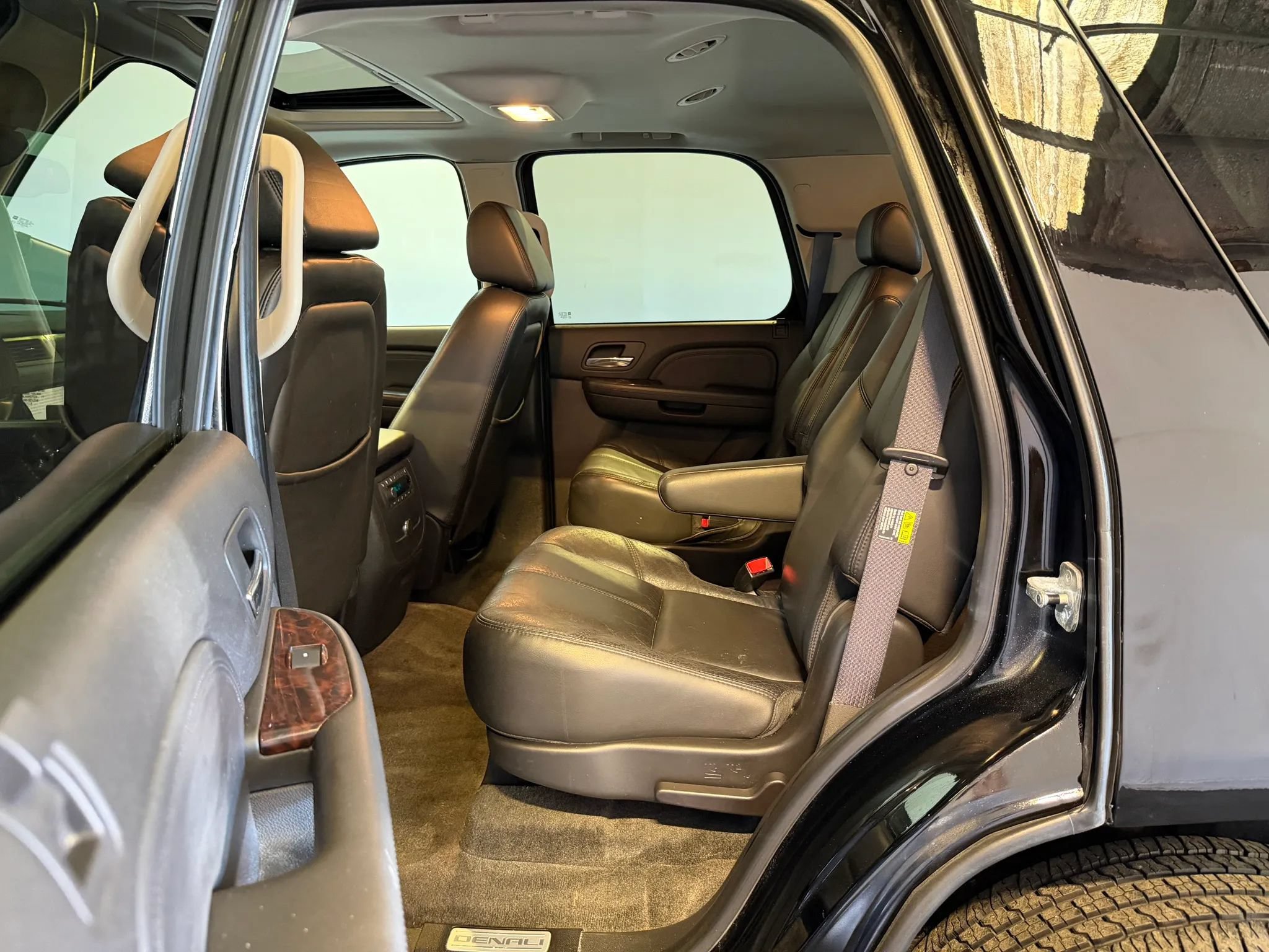 Used 2007 GMC Yukon Denali AWD/4WD image 32