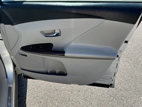 Used 2011 Toyota Venza w/ Convenience Pkg image 47