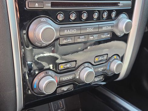 Used 2019 Nissan Pathfinder SV AWD/4WD image 25