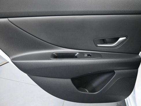 New 2026 Hyundai Elantra SE FWD image 25