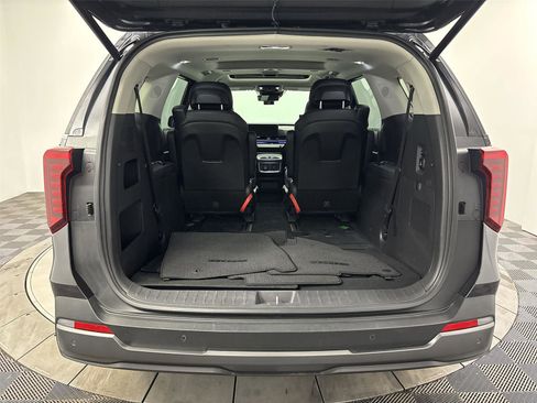Used 2025 Kia Carnival SX Prestige image 21