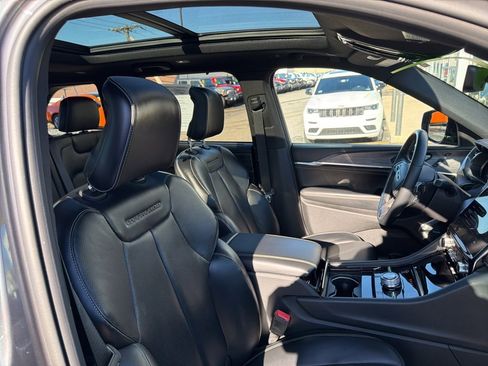 Certified 2022 Jeep Grand Cherokee Overland image 28