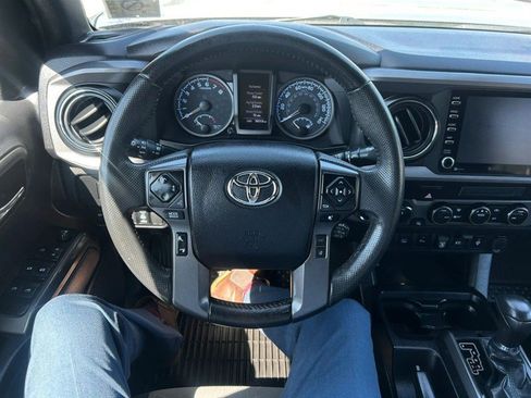 Used 2022 Toyota Tacoma TRD Sport w/ Technology Package AWD/4WD image 9