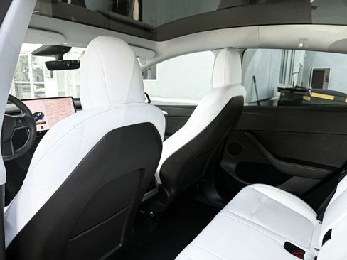 Used 2023 Tesla Model Y Performance image 24