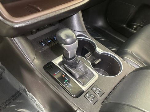 Used 2018 Toyota Highlander XLE image 33