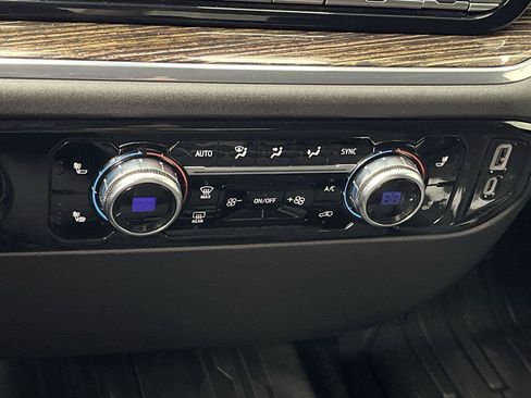 Certified 2024 GMC Sierra 1500 Elevation w/ LPO, Elevation Black Package AWD/4WD image 21