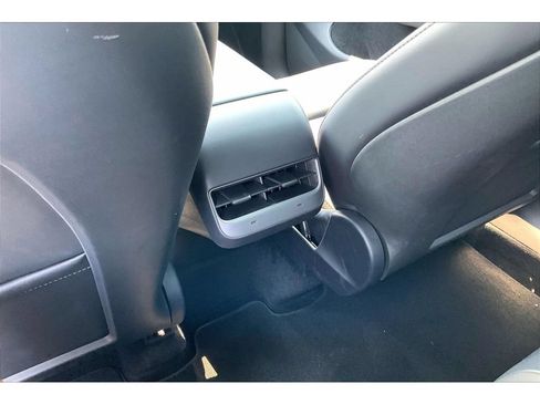 Used 2025 Tesla Model Y Long Range RWD image 32