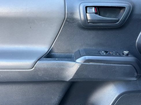 Used 2018 Toyota Tacoma SR RWD image 10