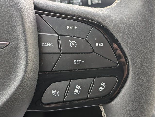 Used 2025 Chrysler Pacifica Limited FWD image 26