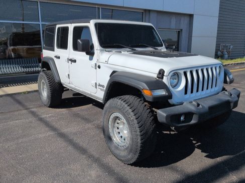 Used 2020 Jeep Wrangler Unlimited Sport S image 2