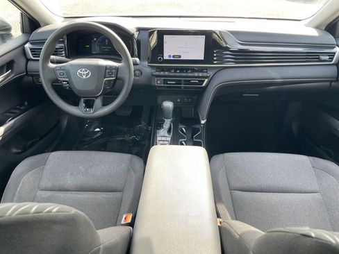 Used 2025 Toyota Camry LE image 40