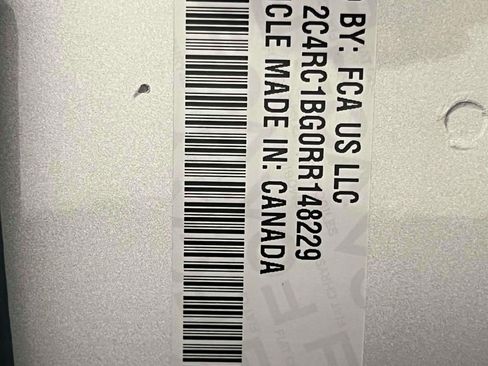 Used 2024 Chrysler Pacifica Touring-L FWD image 23