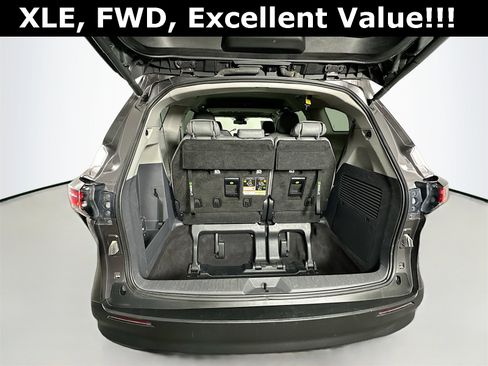 Used 2023 Toyota Sienna XLE image 34