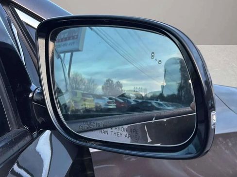 Used 2015 Kia Sedona SX image 26