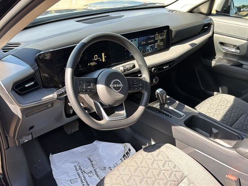 Used 2025 Nissan Kicks SV FWD image 17