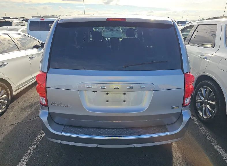 Used 2018 Dodge Grand Caravan SE w/ Rear Park Assist Package FWD image 4