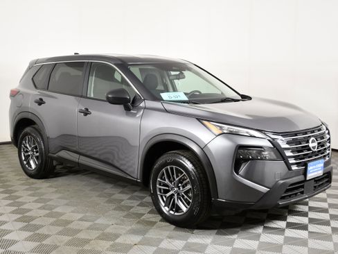 Used 2024 Nissan Rogue S image 4