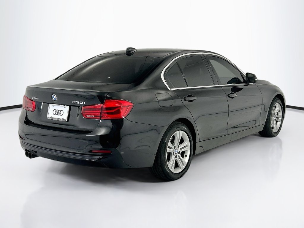 Used 2017 BMW 330i xDrive Sedan AWD/4WD image 5