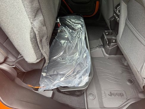 New 2025 Jeep Gladiator Sport image 19