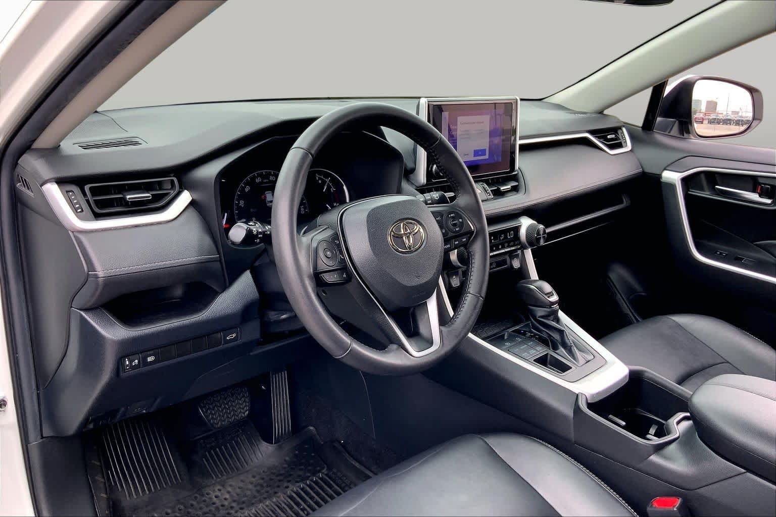 Used 2023 Toyota RAV4 XLE Premium AWD/4WD image 17