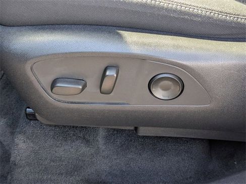 Used 2024 Chevrolet Traverse LT image 16