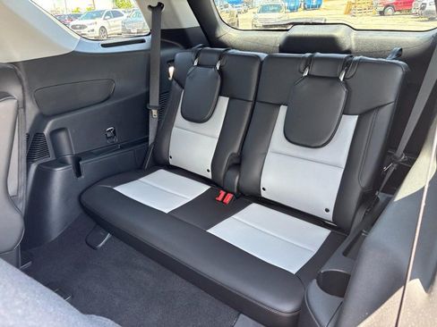 Used 2024 Ford Explorer XLT w/ Equipment Group 202A AWD/4WD image 13