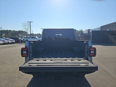Used 2020 Jeep Gladiator Overland image 16