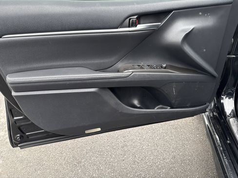 Used 2021 Toyota Camry XSE image 15