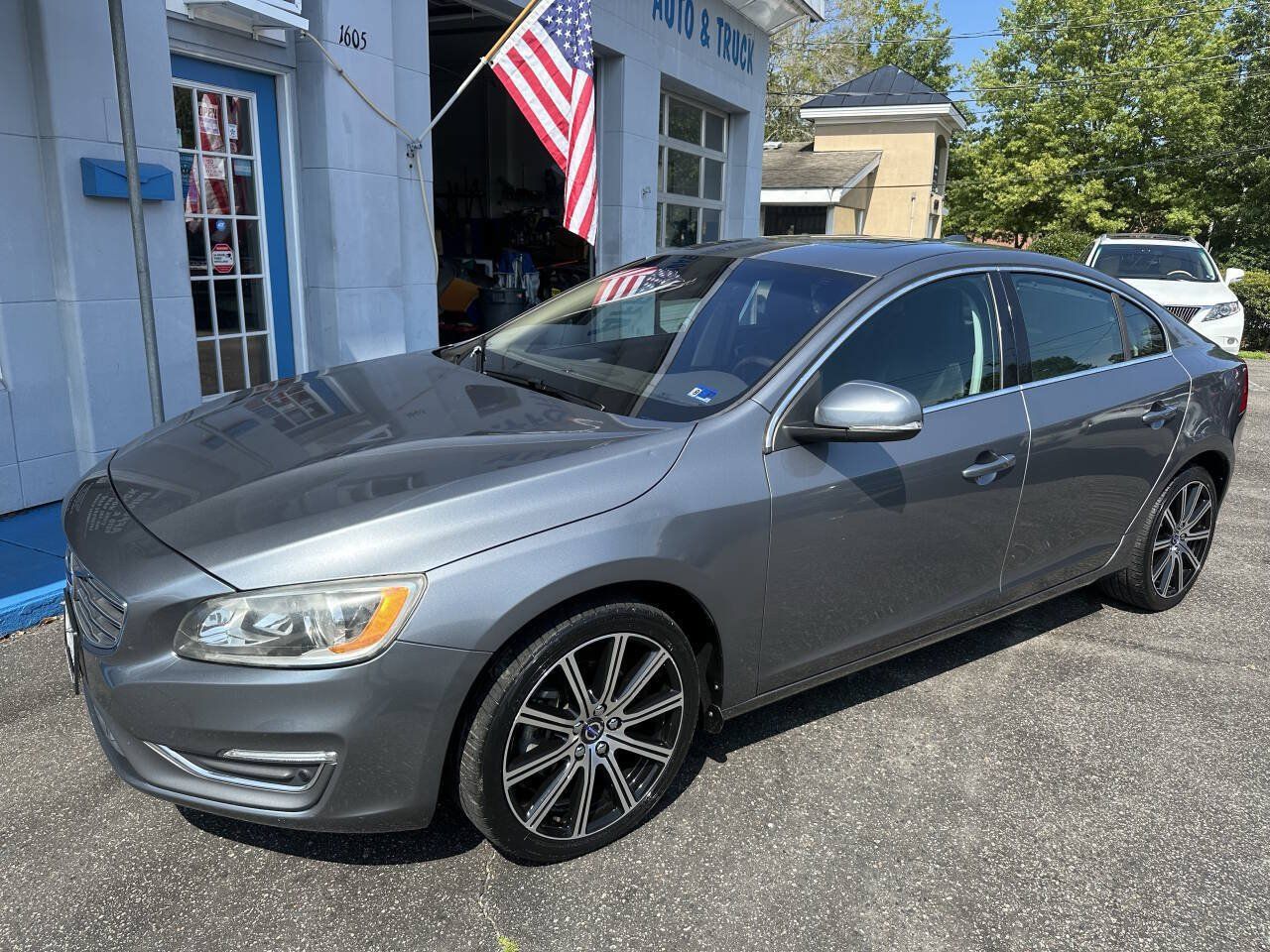 Used 2017 Volvo S60 T5 Inscription FWD image 3