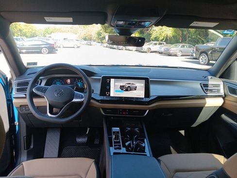 Used 2025 Volkswagen Atlas Cross Sport SE w/ Panoramic Sunroof Package image 13