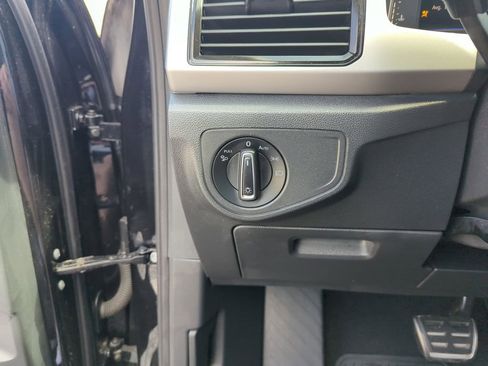 Used 2023 Volkswagen Atlas SEL Premium image 18