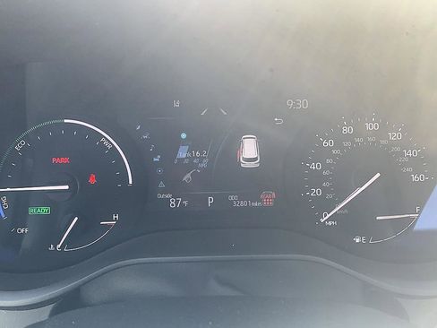 Certified 2025 Toyota Sienna XLE FWD image 13