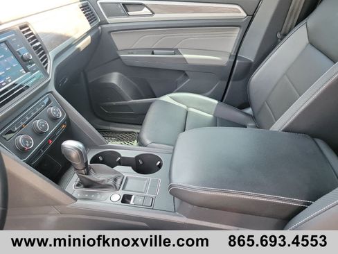 Used 2022 Volkswagen Atlas Cross Sport SE FWD image 12