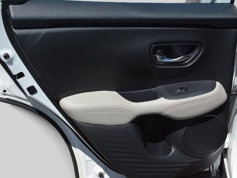 Used 2024 Honda HR-V LX image 14