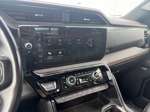 Used 2023 GMC Sierra 1500 AT4 w/ Technology Package AWD/4WD image 17