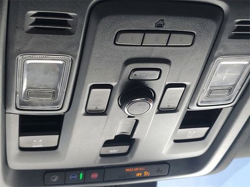 Used 2024 GMC Yukon XL Denali image 25