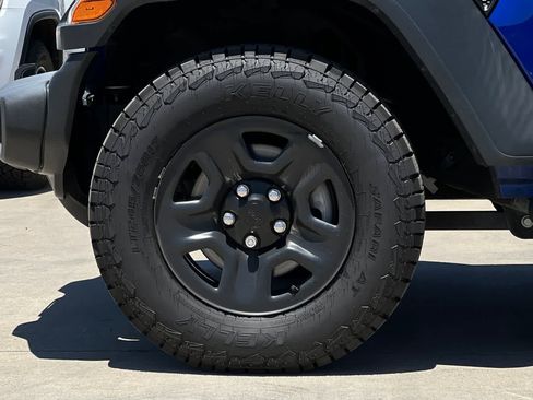 Used 2018 Jeep Wrangler Unlimited Sport AWD/4WD image 12