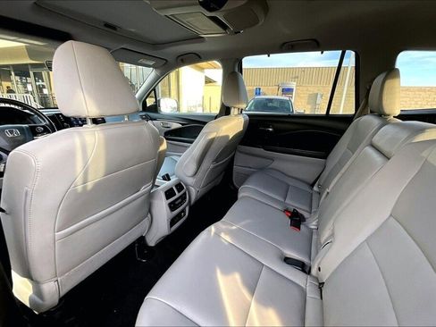 Used 2019 Honda Pilot Touring image 16