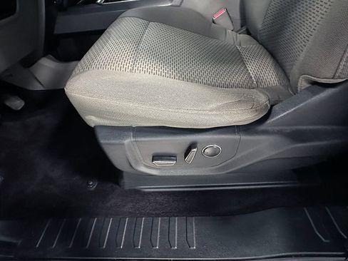 Used 2015 Ford F150 XLT w/ Equipment Group 302A Luxury AWD/4WD image 20