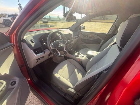 Used 2023 GMC Terrain SLE w/ Driver Convenience Package image 10