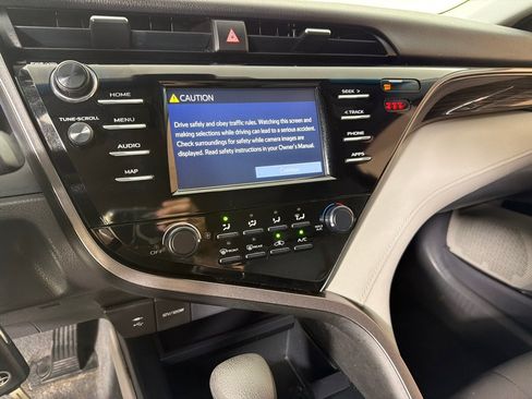 Used 2019 Toyota Camry FWD image 15