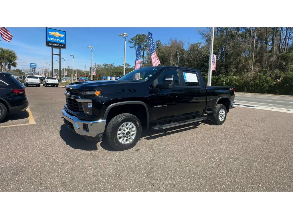Used 2025 Chevrolet Silverado 2500 LT w/ Convenience Package AWD/4WD image 2