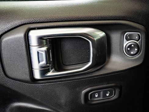 Used 2021 Jeep Wrangler Sport S image 24