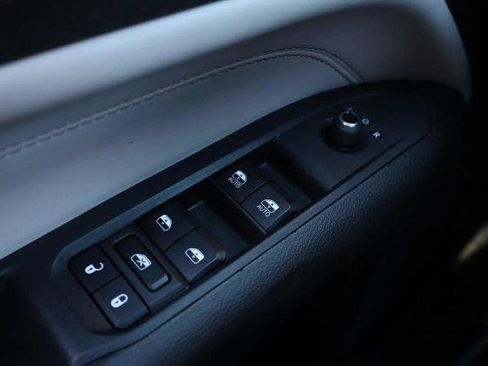 Used 2025 Jeep Compass Limited AWD/4WD image 17